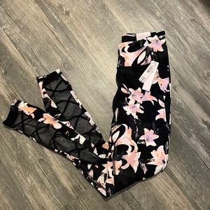 Last chance Victoria's Secret essential leggings